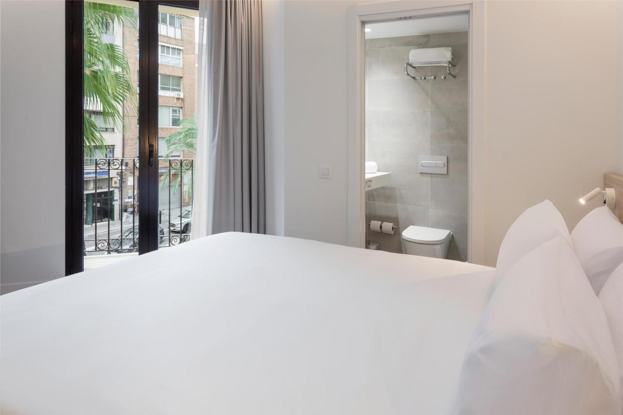B&B Hotel Alicante Centro ภายนอก รูปภาพ